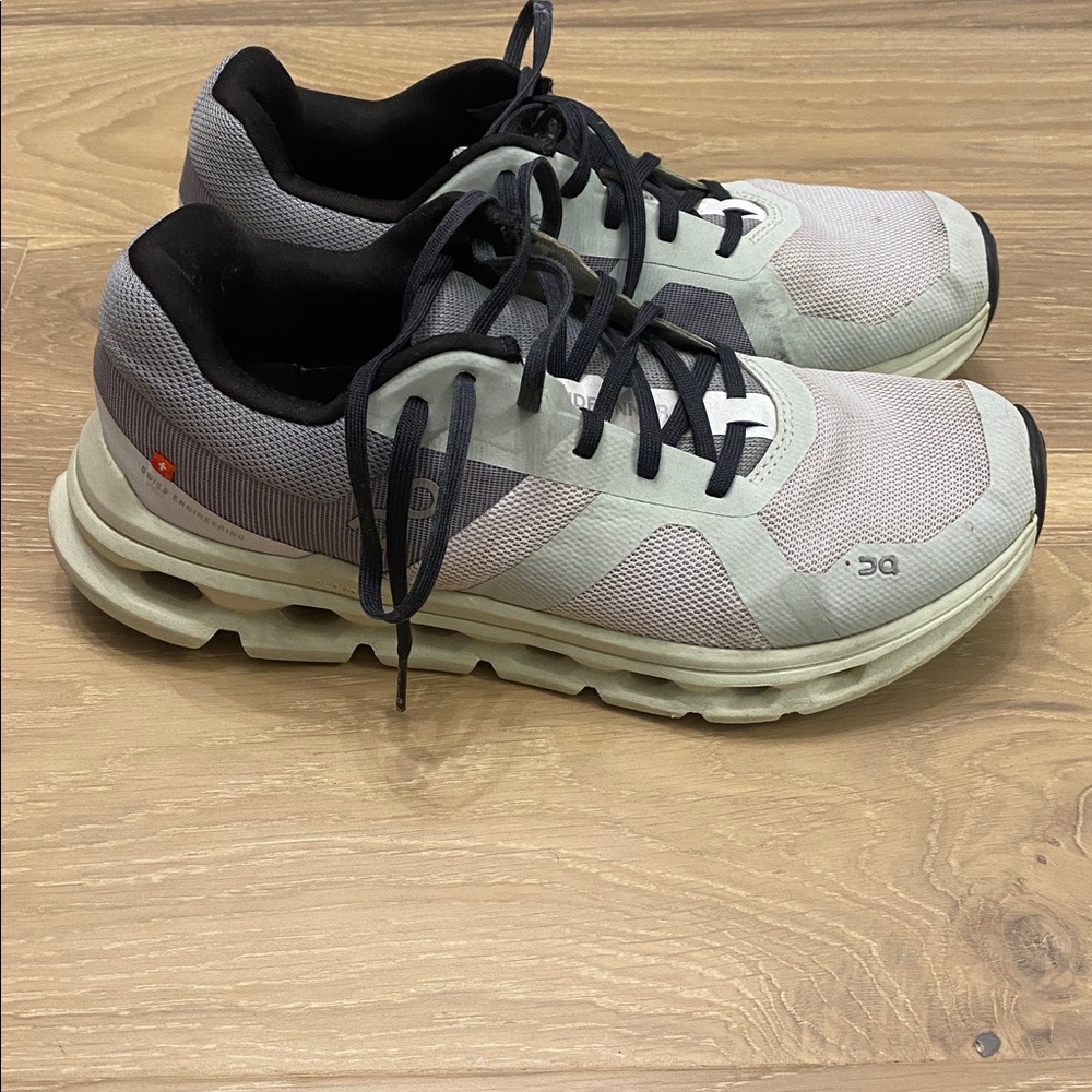 On Cloud Women Running Shoes